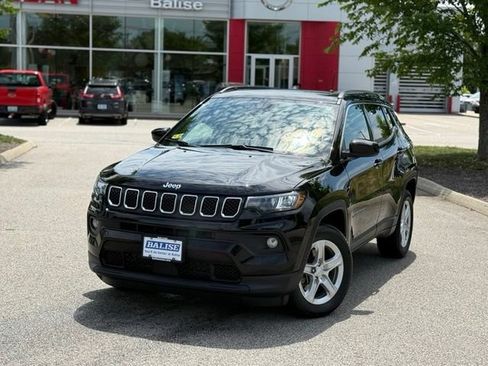 Used 2023 Jeep Compass Latitude w/ Sun and Sound Group AWD/4WD image 8