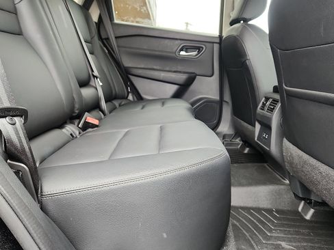 Used 2024 Nissan Rogue SL image 30