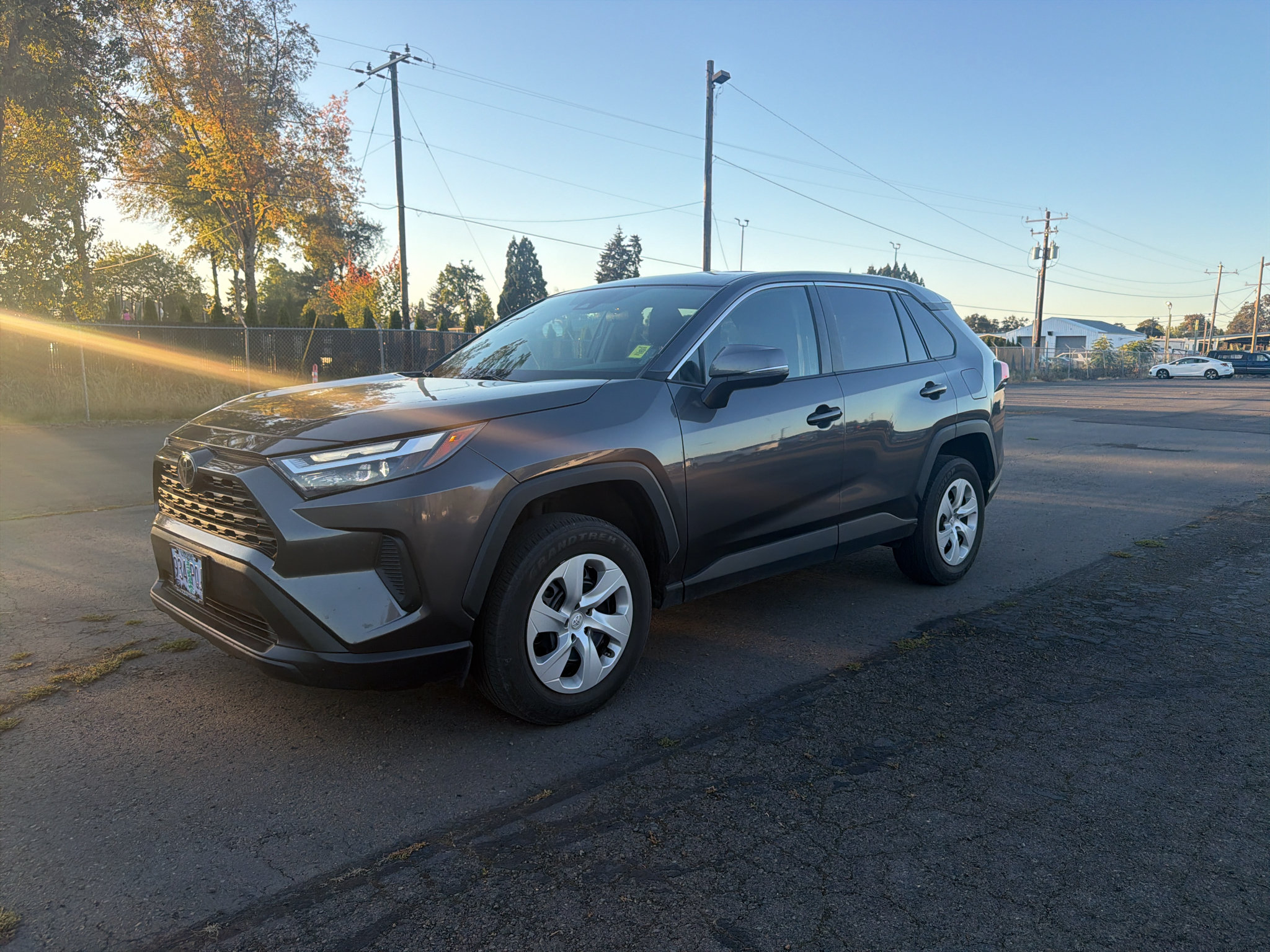 Used 2024 Toyota RAV4 LE AWD/4WD image 3
