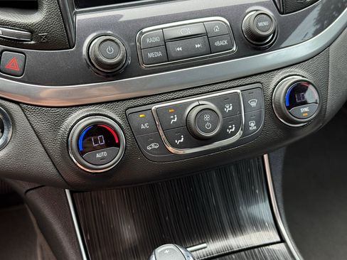 Used 2019 Chevrolet Impala LT image 22