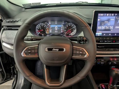 Used 2023 Jeep Compass Latitude AWD/4WD image 16