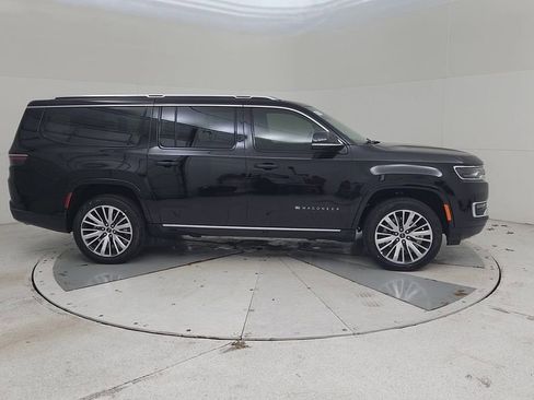 New 2025 Jeep Wagoneer L Series II image 17