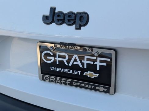 Used 2022 Jeep Cherokee Latitude Plus AWD/4WD image 29