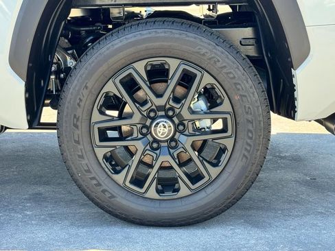 New 2025 Toyota Tundra Limited AWD/4WD image 15