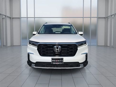 Certified 2025 Honda Pilot Elite image 4