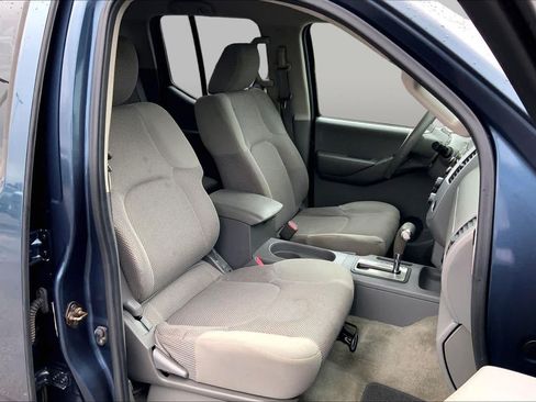 Used 2013 Nissan Frontier SV w/ SV Value Truck Pkg RWD image 9
