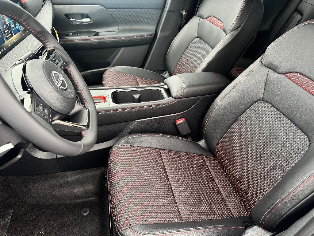 Used 2026 Nissan Kicks SR w/ SR Premium Package AWD/4WD image 11