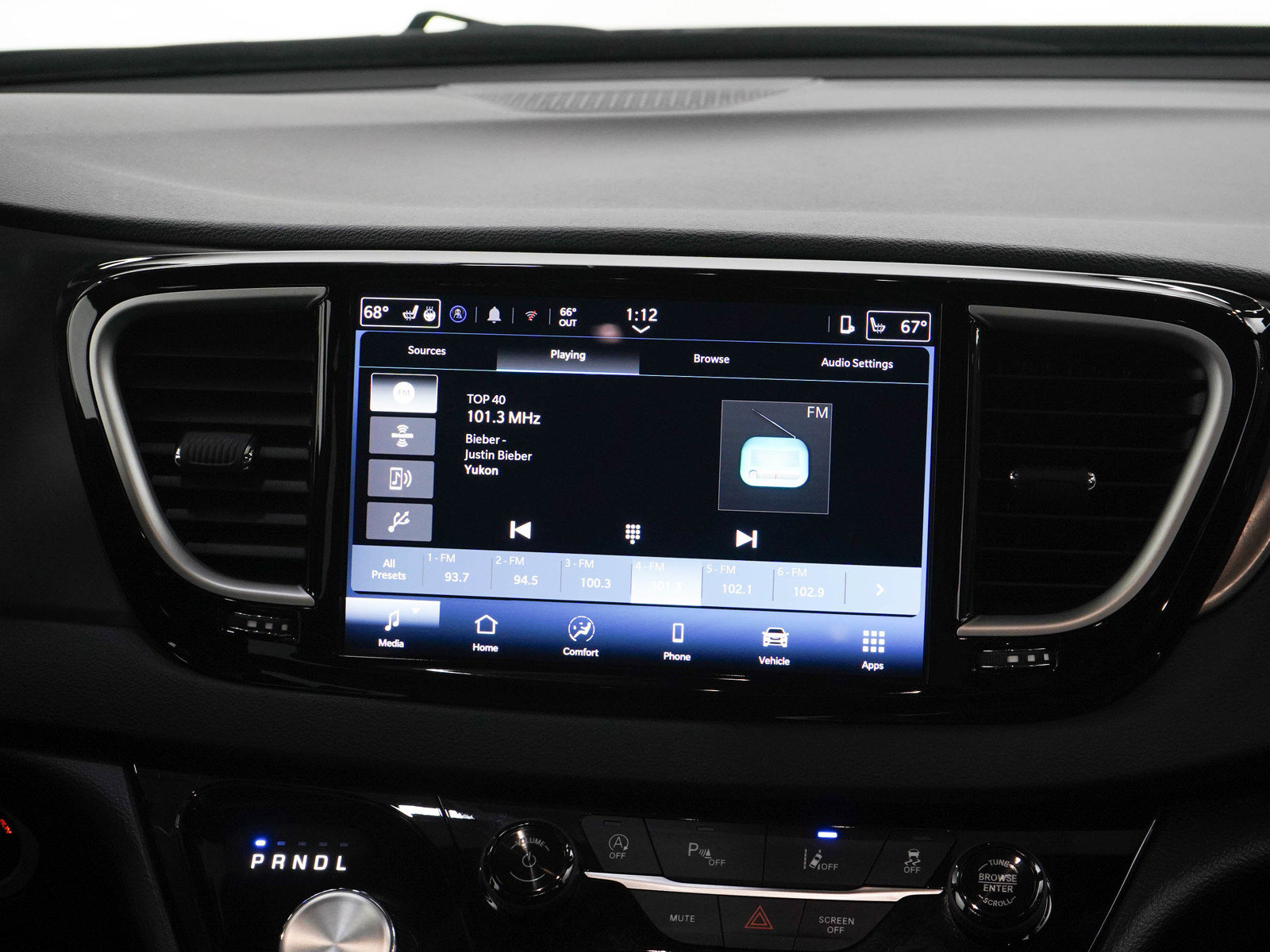 Used 2025 Chrysler Pacifica Select FWD image 16