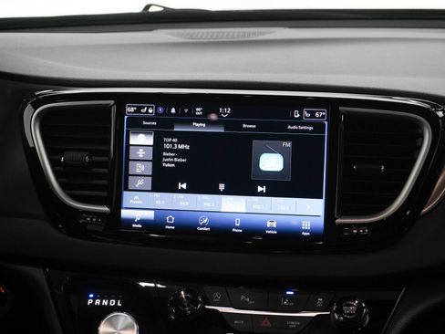 Used 2025 Chrysler Pacifica Select FWD image 16