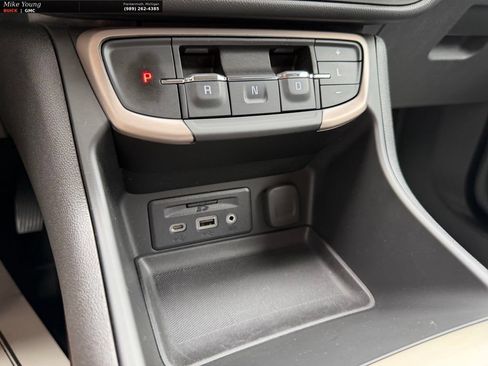 Used 2024 GMC Terrain Denali AWD/4WD image 32