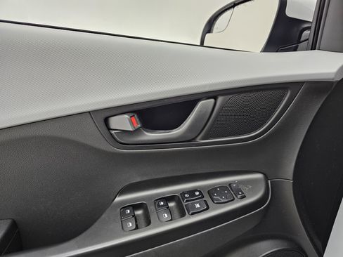 Used 2020 Hyundai Kona SE image 11