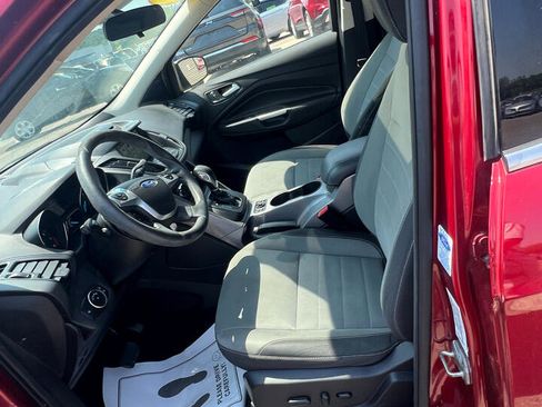 Used 2016 Ford Escape SE w/ Equipment Group 201A image 9