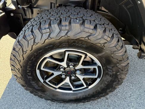 Certified 2024 Jeep Wrangler Unlimited Rubicon w/ Technology Group image 10