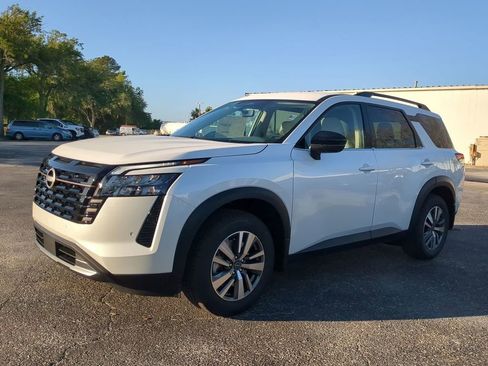 New 2026 Nissan Pathfinder SL w/ Cargo Package FWD image 8
