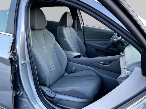Used 2024 Hyundai Elantra Limited FWD image 9