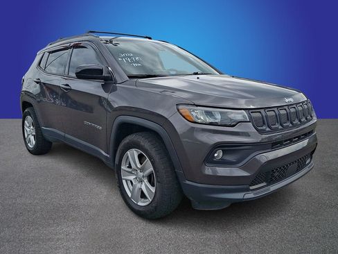 Used 2022 Jeep Compass Latitude w/ Sun and Sound Group AWD/4WD image 3