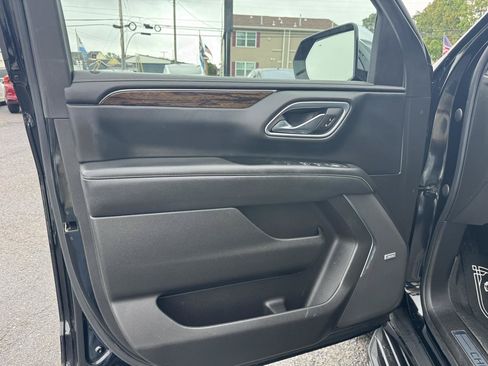 Used 2021 Chevrolet Tahoe Premier w/ Premium Package AWD/4WD image 9