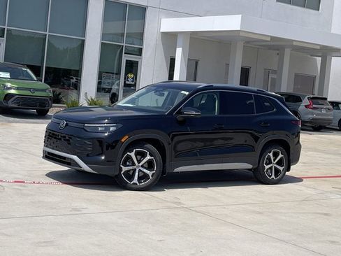 New 2026 Volkswagen Tiguan SE FWD image 1