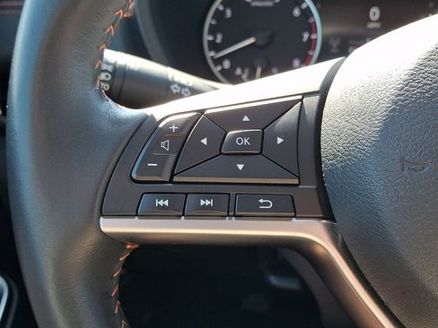 Used 2022 Nissan Sentra SR w/ SR Premium Package FWD image 23