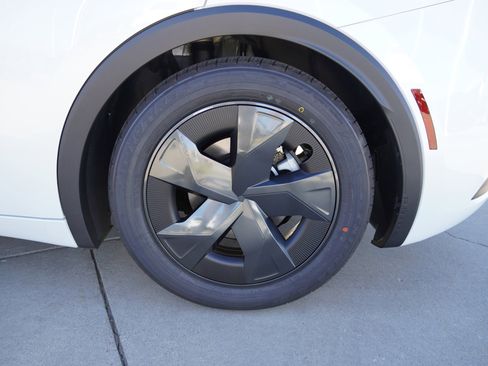 New 2026 Toyota Prius Plug-In Hybrid image 12