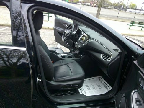 Used 2017 Chevrolet Malibu LT w/ Leather Package FWD image 57