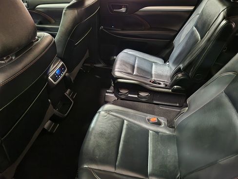 Used 2019 Toyota Highlander XLE FWD image 51