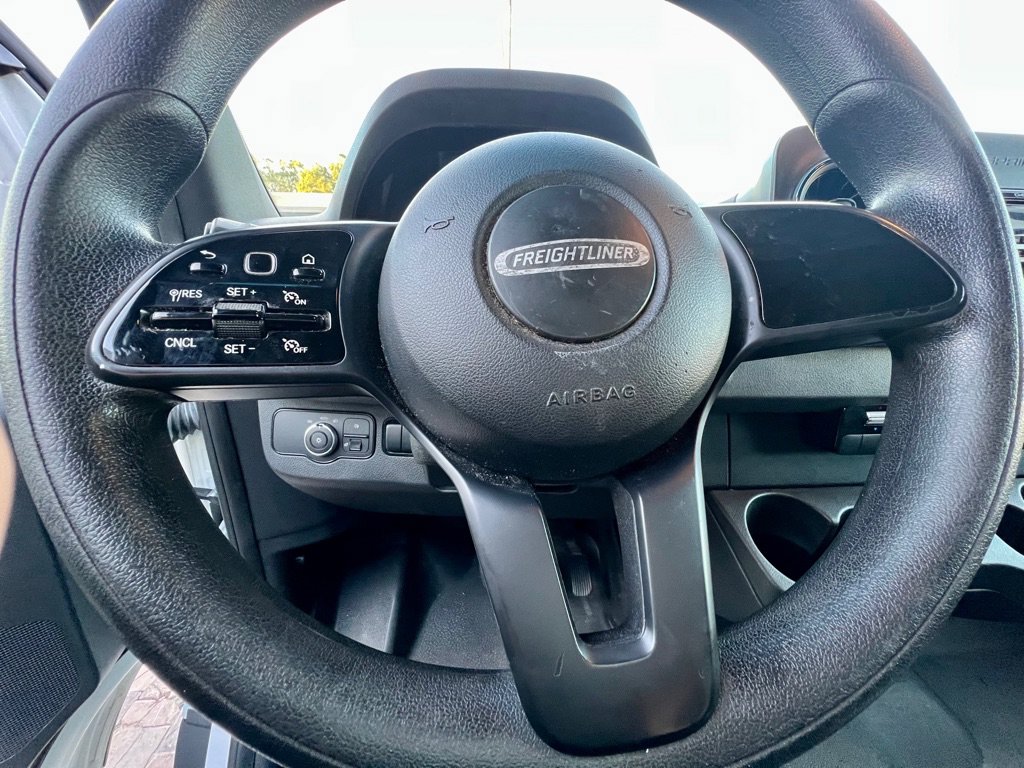 Used 2019 Freightliner Sprinter 2500 RWD image 32