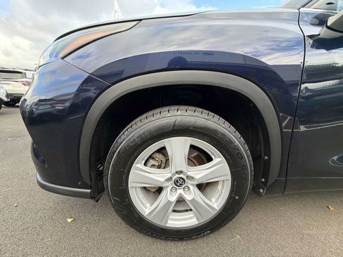 Used 2023 Toyota Highlander L FWD image 11