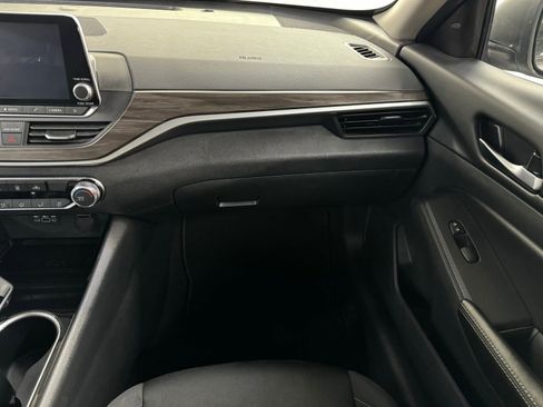 Used 2024 Nissan Altima 2.5 SV image 17