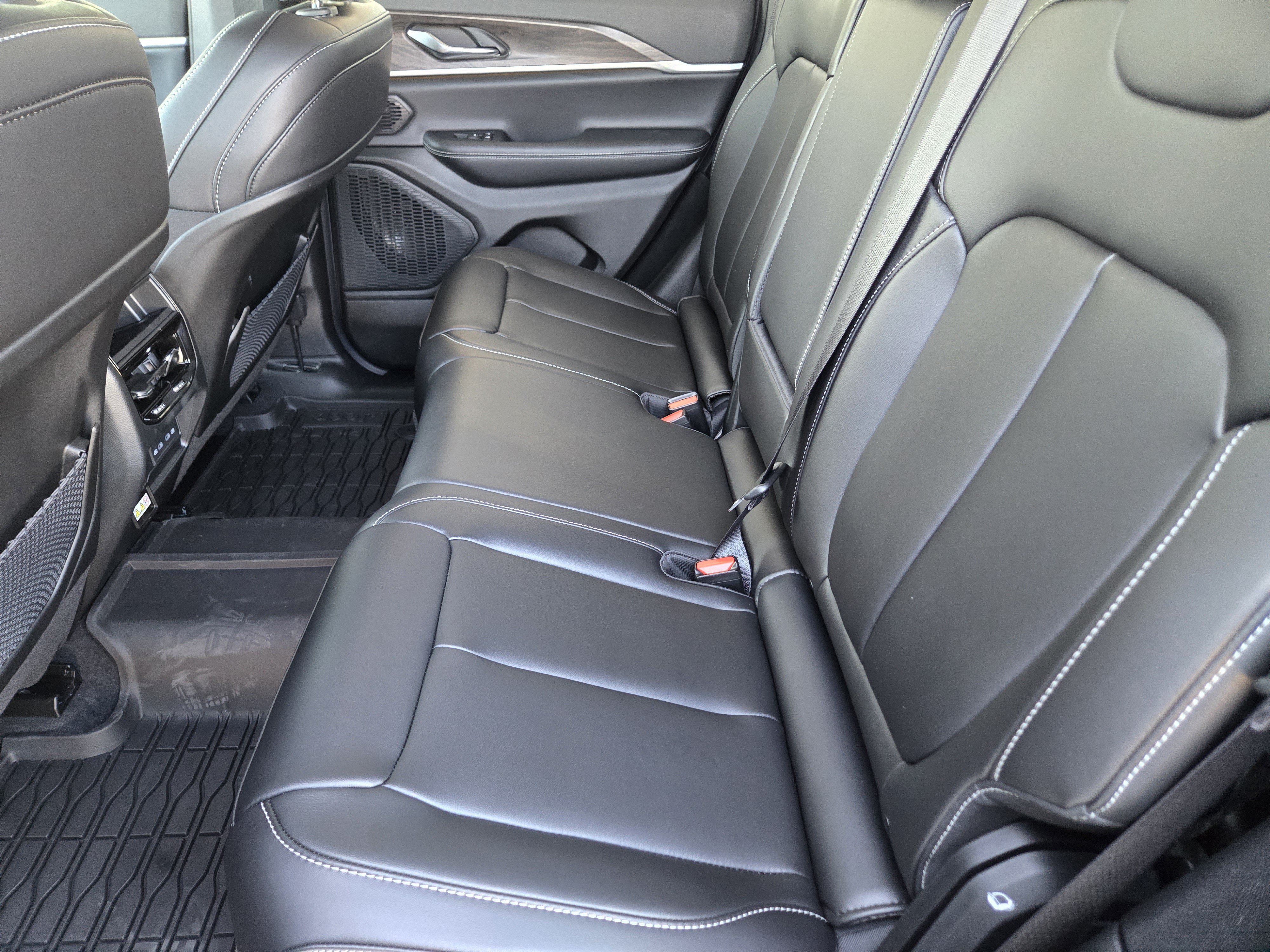 New 2027 Jeep Grand Cherokee Limited AWD/4WD image 20