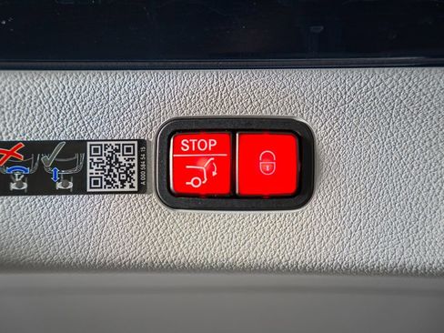 Used 2022 Mercedes-Benz EQS 580 4MATIC Sedan image 11