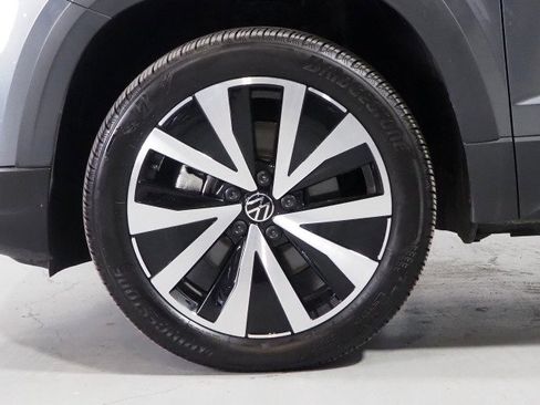 Used 2024 Volkswagen Taos SE image 37