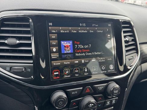 Used 2022 Jeep Grand Cherokee Laredo E image 24