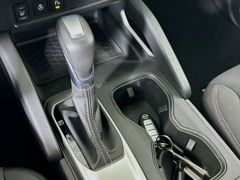 Used 2024 Nissan Frontier SV w/ SV Convenience Package image 23