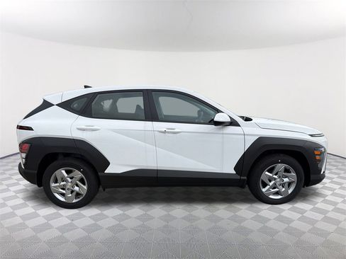 New 2026 Hyundai Kona SE image 4