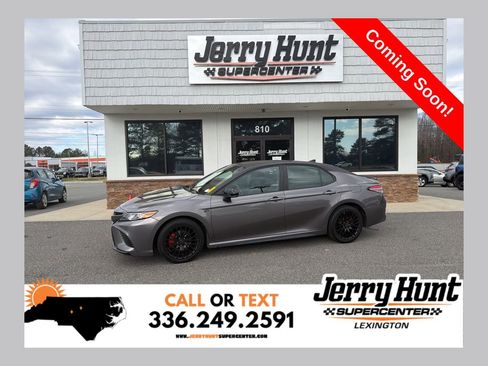 Used 2019 Toyota Camry SE image 1