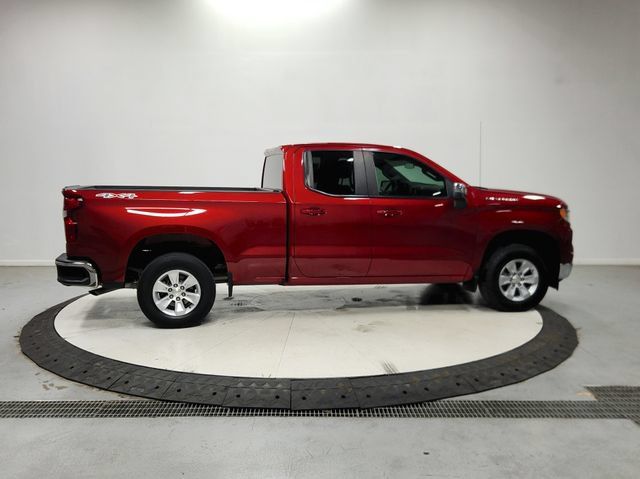 Used 2023 Chevrolet Silverado 1500 LT AWD/4WD image 9