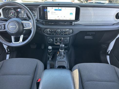 Used 2024 Jeep Wrangler Unlimited Sahara AWD/4WD image 16