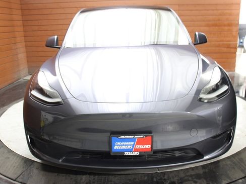 Used 2023 Tesla Model Y Long Range image 11