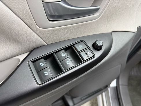 Used 2017 Toyota Sienna LE image 11