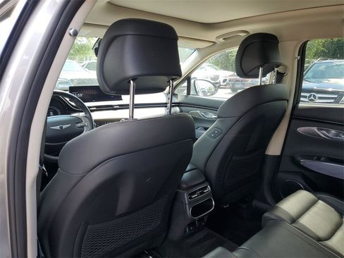 Used 2022 Genesis GV70 2.5T w/ Advanced Package image 14