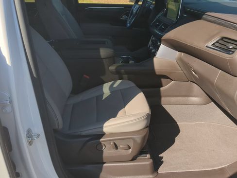 Used 2023 GMC Yukon XL SLT w/ SLT Luxury Package AWD/4WD image 28