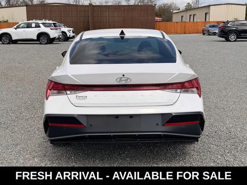Used 2024 Hyundai Elantra Limited image 5