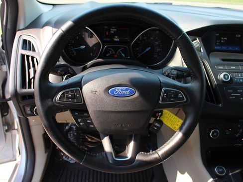 Used 2015 Ford Focus SE w/ SE Sport Package FWD image 19