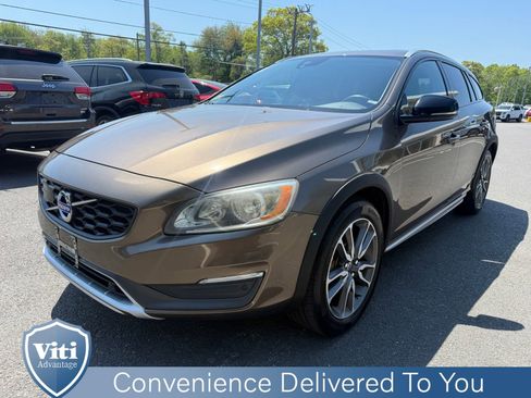 Used 2015 Volvo V60 T5 Cross Country w/ Climate Package AWD/4WD image 4