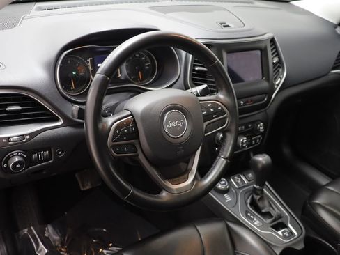 Used 2019 Jeep Cherokee Latitude Plus w/ Comfort/Convenience Group image 6