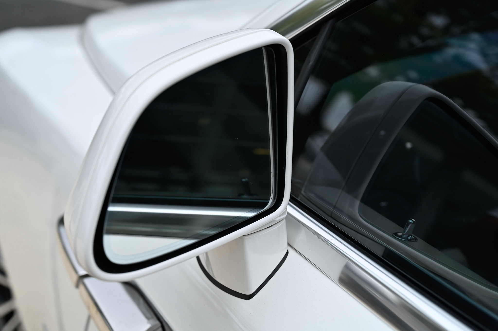 Used 2018 Rolls-Royce Dawn RWD image 14