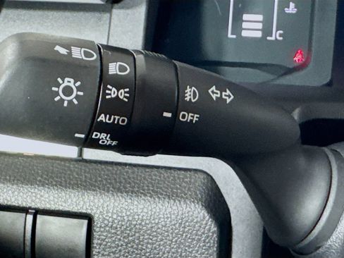Used 2025 Toyota Tacoma SR5 AWD/4WD image 12