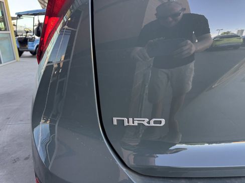 Used 2024 Kia Niro EX image 14