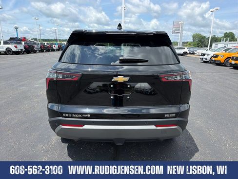 Used 2026 Chevrolet Equinox LT AWD/4WD image 4